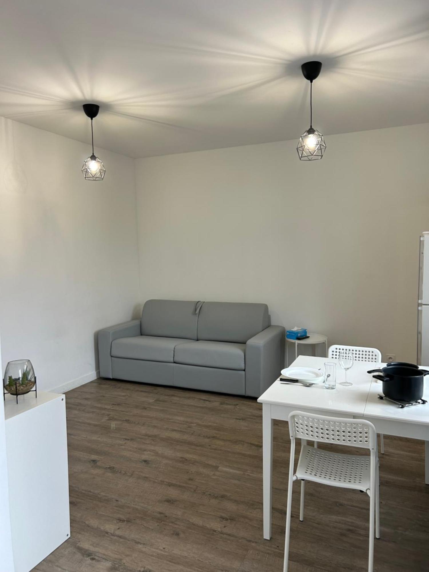 Superbe Studio Meuble Avec Parking Maubeuge Exterior photo